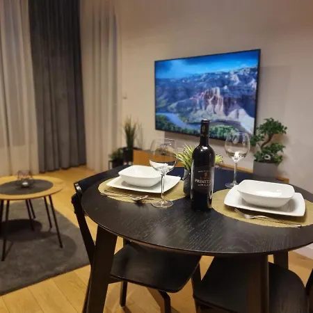 Premium Gold アパート ジェシュフ